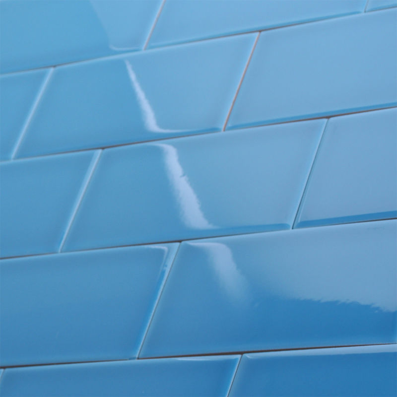 La pared impermeable del azul de cielo teja el borde biselado brillante para la cocina / la cafetería