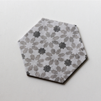 Azulejo hexagonal de piso de baño de mosaico de cerámica en blanco y negro