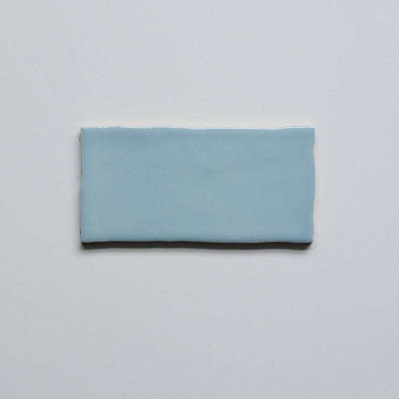 Azulejo de cerámica brillante de la pared de la mirada ondulada irregular del color azul océano de la cocina del cuarto de baño